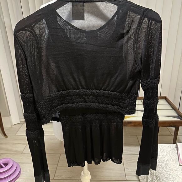 Authentic Black CHANEL Cropped Cardigan
P22387W03216 - Picture 8 of 16